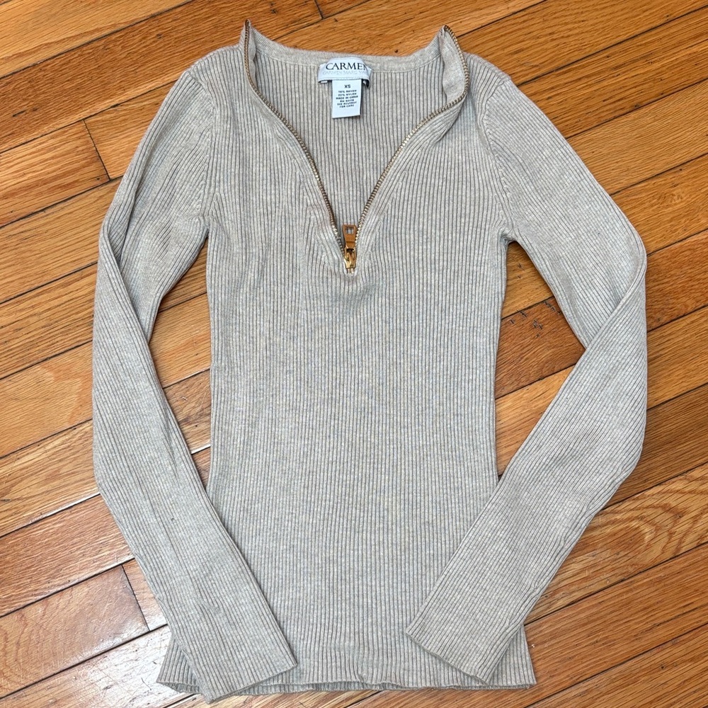 Carmen Marc Valvo Beige Ribbed Long Sleeve Top with Gold Zipper